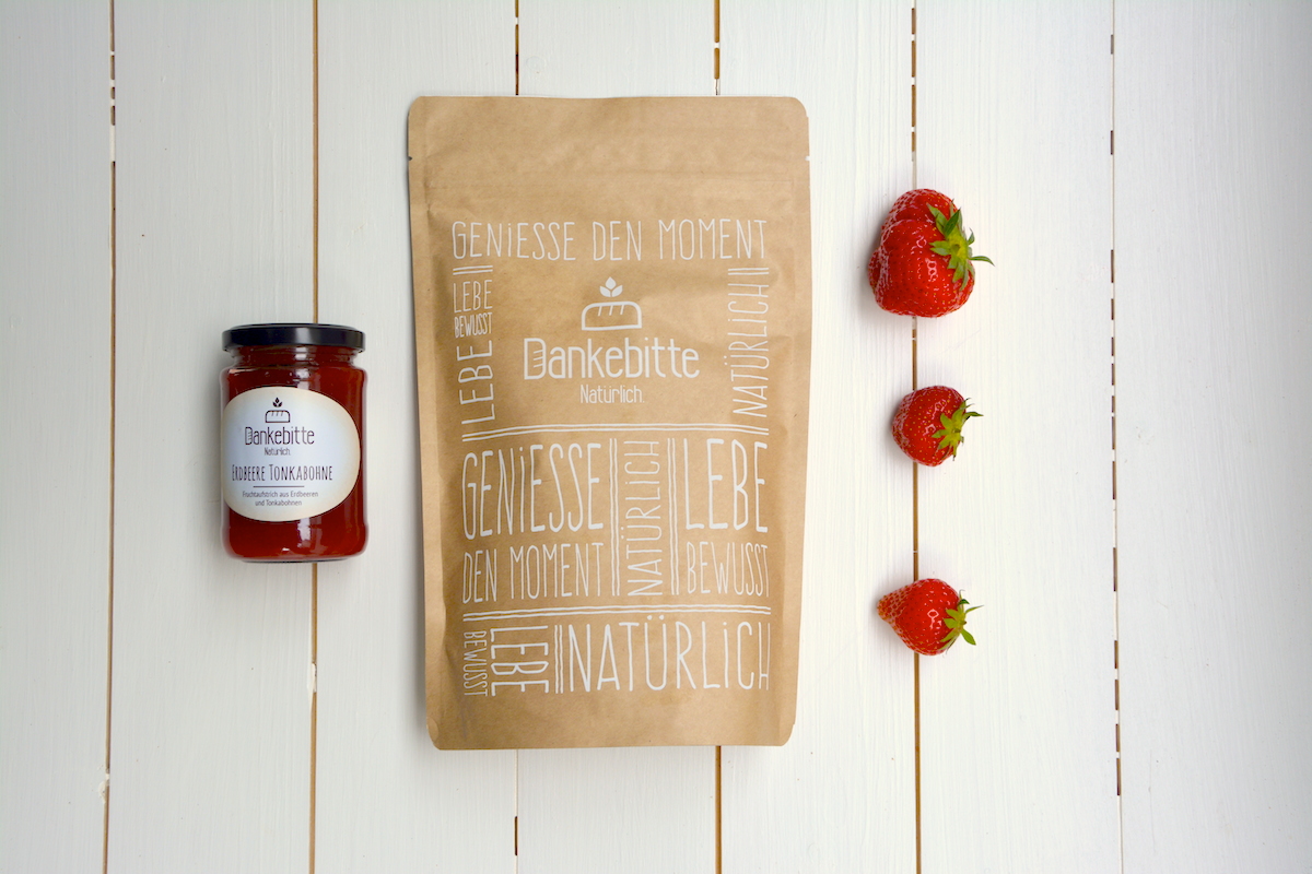 Geschenkset-Brotbackmischung-Erdbeermarmelade2 Geschenkset Brotbackmischung, Marmelade,
