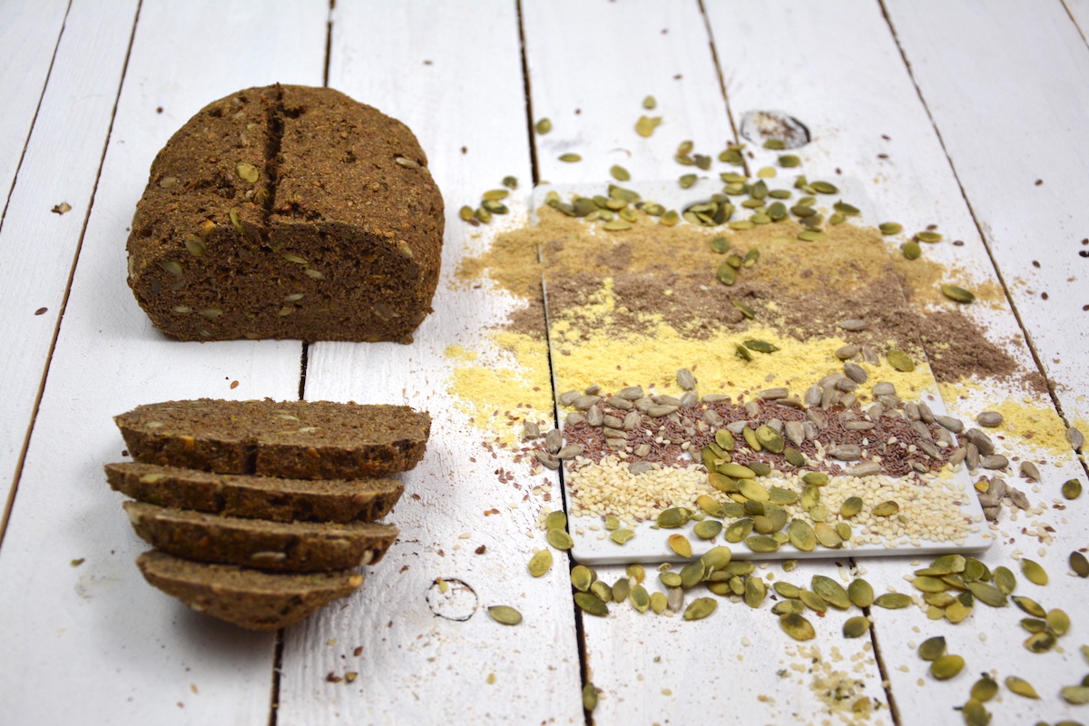 Eiweissbrot-Glutenfreie-Brotbackmischung4 glutenfreie Bio Brotbackmischung Eiweißbrot Arwen