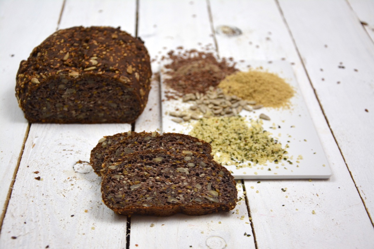 Eiweissbrot-Glutenfreie-Brotbackmischung-Hanf2-Gross glutenfrei Brot Backmischung Eiweißbrot Low Carb
