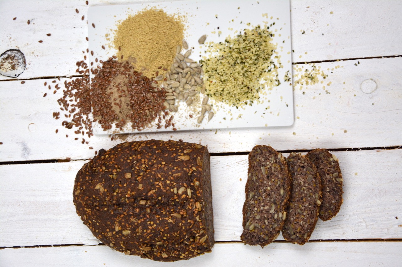 Eiweissbrot-Glutenfreie-Brotbackmischung-Hanf3-Gross glutenfreie Bio Brotbackmischung Eiweißbrot Galadriel