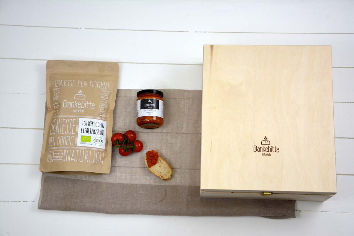 Geschenkbox-Brotbackmischung-und-Tomatentapenade-2 GeschenkBOX Brotbackmischung