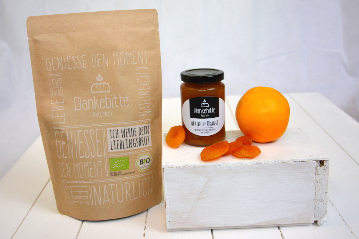 Geschenkset-Brotbackmischung-Fruchtaufstrich-1 Geschenkset Brotbackmischung, Marmelade,