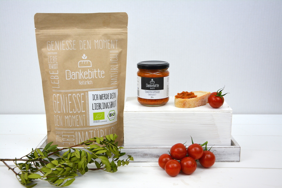 Geschenkset-Geschenkbox-Brotbackmischung-und-Tomatentapenade-3 Geschenkset Brotbackmischung würzig Tomate