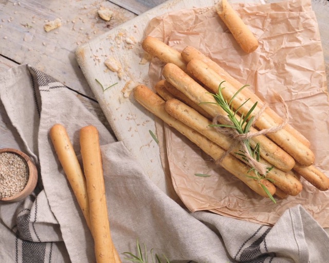 Grissini mit einer Brotbackmischung